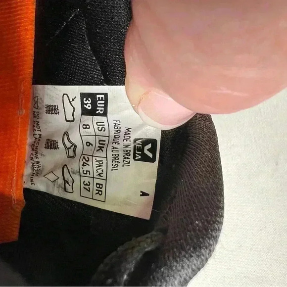 VEJA
WOMEN'S CONDOR 2 ALVEOMESH BLACK WHITE
$195.00 Sz 8 like new - Picture 11 of 12